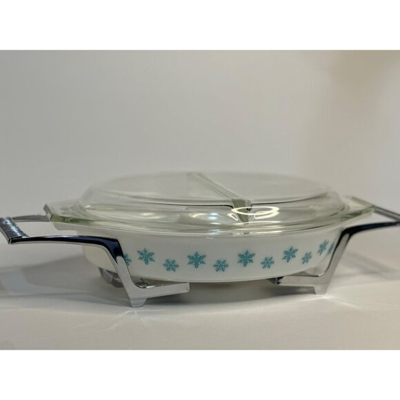 Vintage Pyrex Snowflake Oval Divided Casserole Dish | With Lid and Metal Carrier - Picture 3 of 12